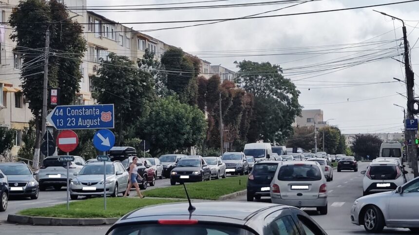 foto video ambuteiaj la iesirea din mangalia spre vama veche cozi kilometrice si nervi intinsi la maxim 68b401d8cc97f