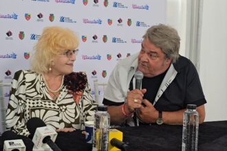 foto video corina chiriac si adrian romcescu amintiri calde despre festivalul mamaia cu cat erau mai mari artistii cu atat erau mai firesti 68a9fbbf07d62