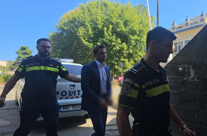 foto video cristian radu a ajuns la tribunal dna constanta cere arestarea primarului din mangalia ar fi pretins si primit peste 600 000 de euro spun anchetatorii 68a71b1ed7617