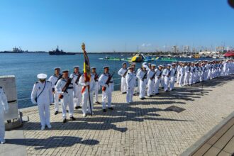 foto video mangalia imbraca straie de sarbatoare de ziua marinei 2025 sute de persoane prezente pe faleza portului turistic 689ed994507a1