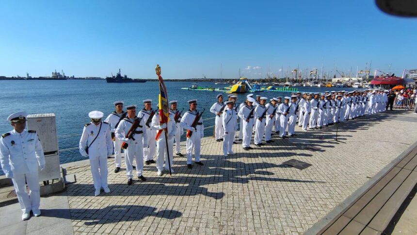 foto video mangalia imbraca straie de sarbatoare de ziua marinei 2025 sute de persoane prezente pe faleza portului turistic 689ed994507a1