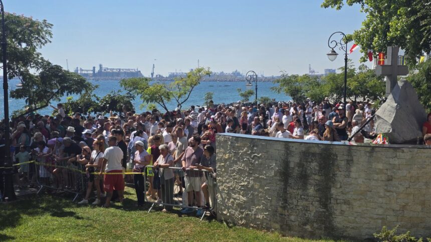 foto video mii de turisti si constanteni au participat astazi la festivitatile organizate de ziua marinei 689f069e996fd
