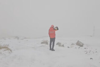foto video ninge la varfu omu astazi a fost cea mai rece zi de vara din august 2025 68acb4511c5ab