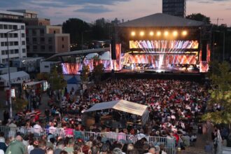 foto video publicul a trait inca o seara de aur la festivalul de la mamaia astazi urmeaza gala si viitorul detinator al trofeului mamaia 2025 68aafab7dcd59