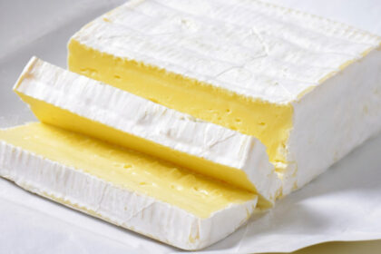 franta retrage mai multe tipuri de branzeturi cu mucegai alb dupa ce doua persoane au murit in urma consumului 689cd854cb6c9