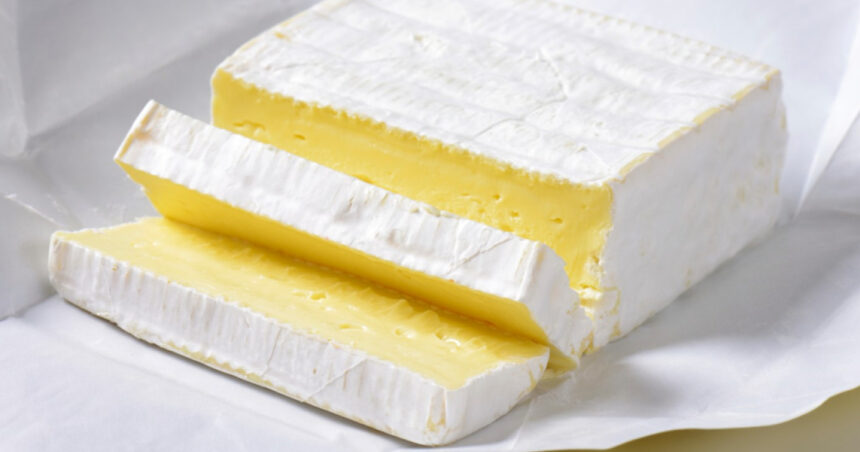 franta retrage mai multe tipuri de branzeturi cu mucegai alb dupa ce doua persoane au murit in urma consumului 689cd854cb6c9