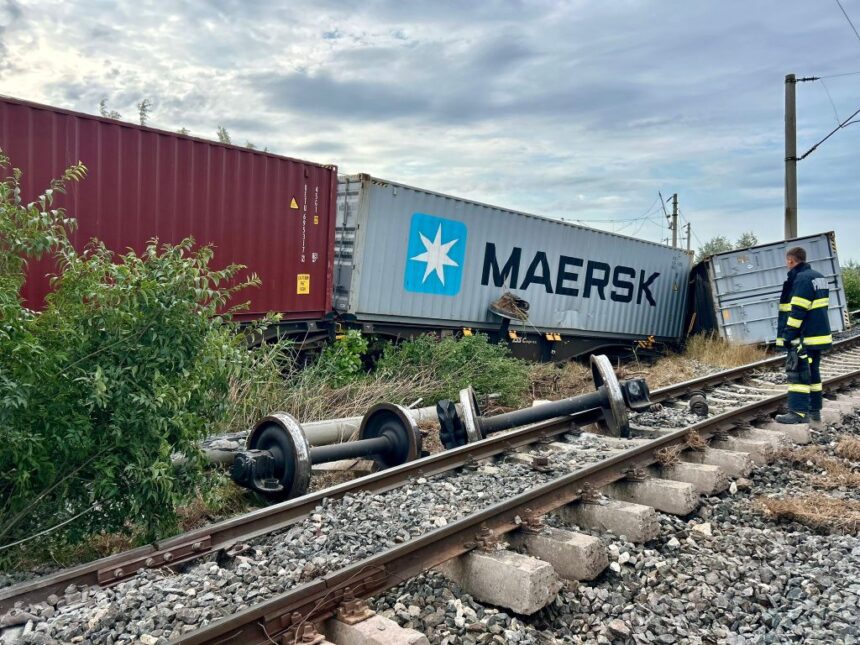galerie foto incident feroviar la agigea doua vagoane deraiate unul rasturnat circulatia trenurilor constanta mangalia blocata 688c5935e12c1