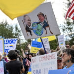 galerie foto locuitorii din alaska il intampina pe putin cu steaguri ucrainene criminalul de razboi se afla aici 689ef72b28237