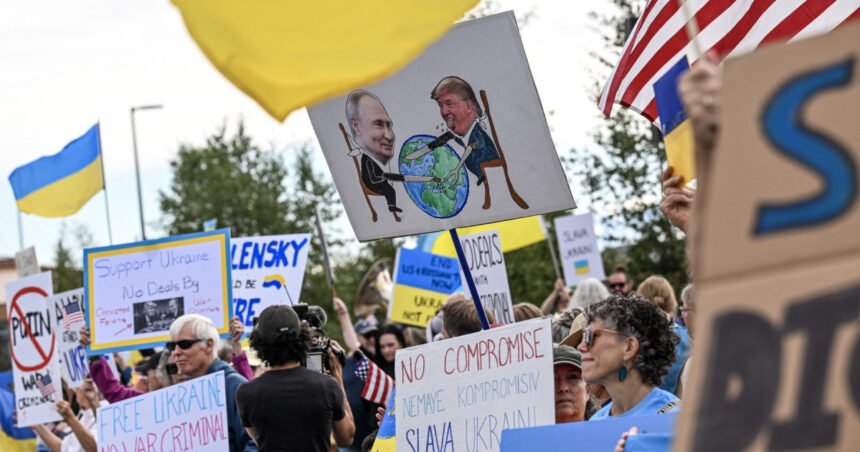 galerie foto locuitorii din alaska il intampina pe putin cu steaguri ucrainene criminalul de razboi se afla aici 689ef72b28237
