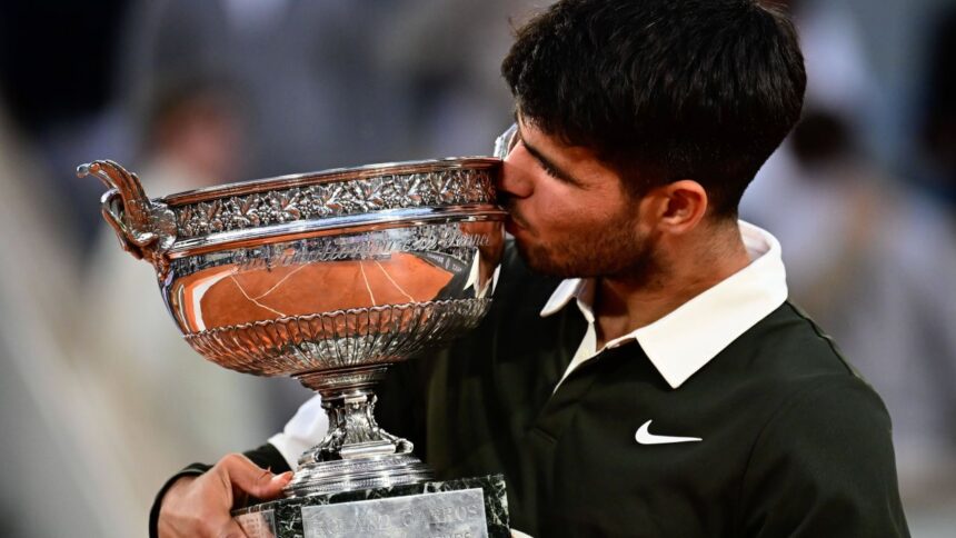 galerie foto stilul generatiei tiktok carlos alcaraz a dezvaluit cum sarbatoreste o victorie mare in tenis 68958887babf1