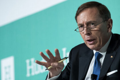 gen david petraeus fost director al cia obstacolul in calea pacii in acest moment este chiar presedintele vladimir putin 68ac25702fb44
