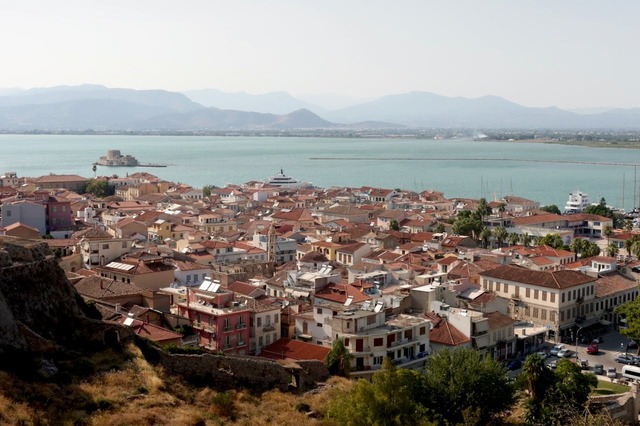 grecii aleg sa calatoreasca in strainatate pe masura ce preturile cresc in tara lor 68a7705e15ac5