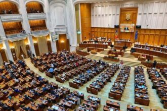 guvernul isi asuma luni raspunderea pe noul pachet de masuri pregatite pentru reducerea deficitului pachetul privind administratia publica inca nerezolvat 68b2a432c10b4