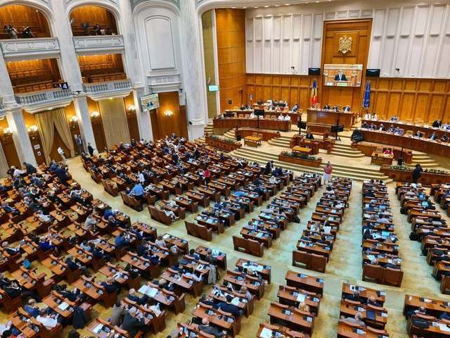 guvernul isi asuma luni raspunderea pe noul pachet de masuri pregatite pentru reducerea deficitului pachetul privind administratia publica inca nerezolvat 68b2a432c10b4
