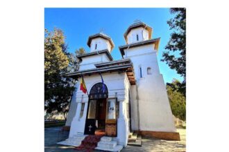 hram la biserica adormirea maicii domnului din cumpana ips teodosie va oficia slujba de botez pentru doi copii aflati in asistenta maternala 689d9b221cff1