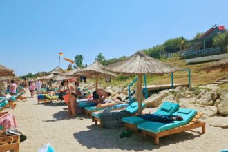 iata firmele reclamate ca functionau ilegal pe plaja tuzla activitatea economica era deja suspendata de anpc 689a01644121d