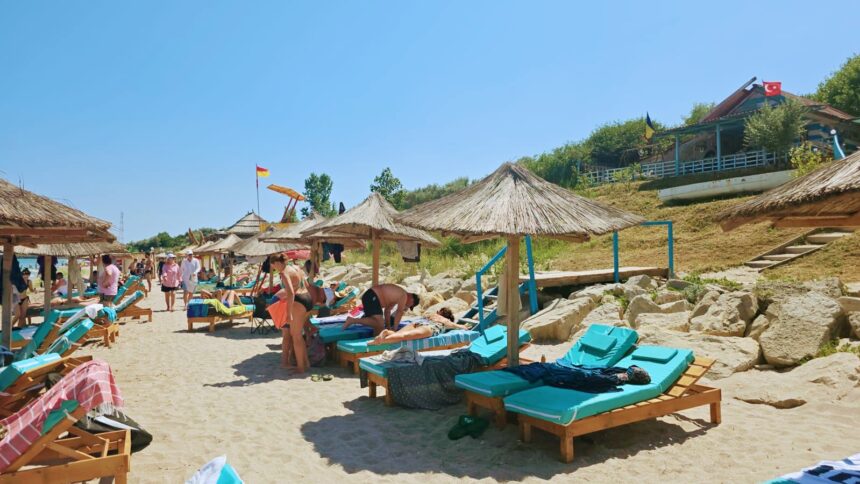 iata firmele reclamate ca functionau ilegal pe plaja tuzla activitatea economica era deja suspendata de anpc 689a01644121d