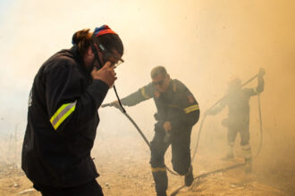 incendii in locuri turistice populare din grecia autoritatile au emis stare de alerta zonele afectate 689b581b9ad95