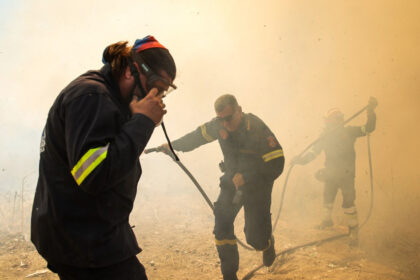 incendii in locuri turistice populare din grecia autoritatile au emis stare de alerta zonele afectate 689b581b9ad95