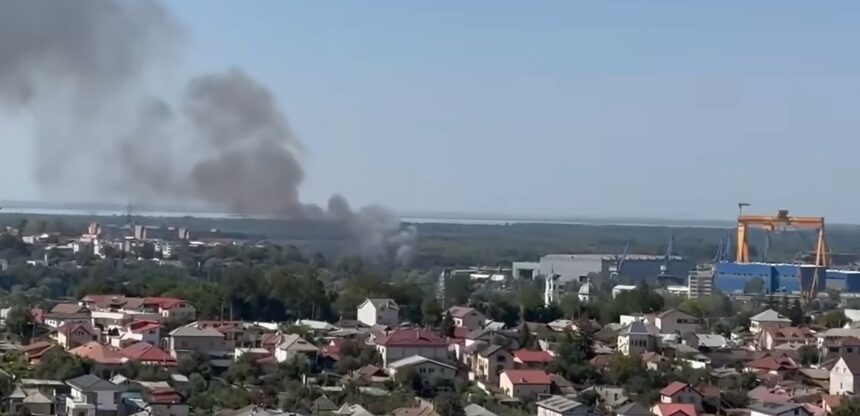 incendiu aproape de santierul naval din tulcea intervin mai multe echipaje de pompieri si politie 68a093c70a82f