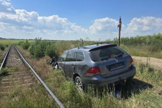 incident feroviar o masina a fost acrosata de un tren la targusor 688f765ae5e77