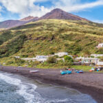 insula din italia unde caprele sunt o amenintare mai mare decat frecventele eruptii vulcanice localnicii sunt terorizati de animale 68ac237f1f879