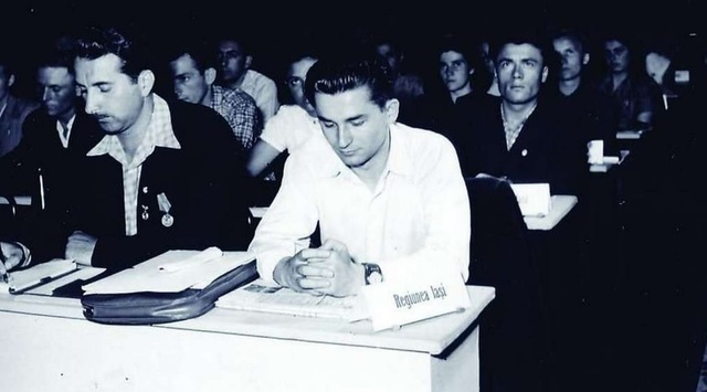 ion iliescu declaratii in timp am lasat in urma mea o romanie moderna dar rolul capitalismului de stat reprezentat de marile centrale industriale este luat acum de multinationale 68927ea9d65b2