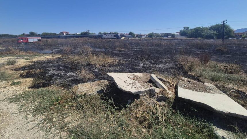 jandarmii si politistii au sprijinit stingerea unui incendiu in costinesti 68a748f1cdb0f