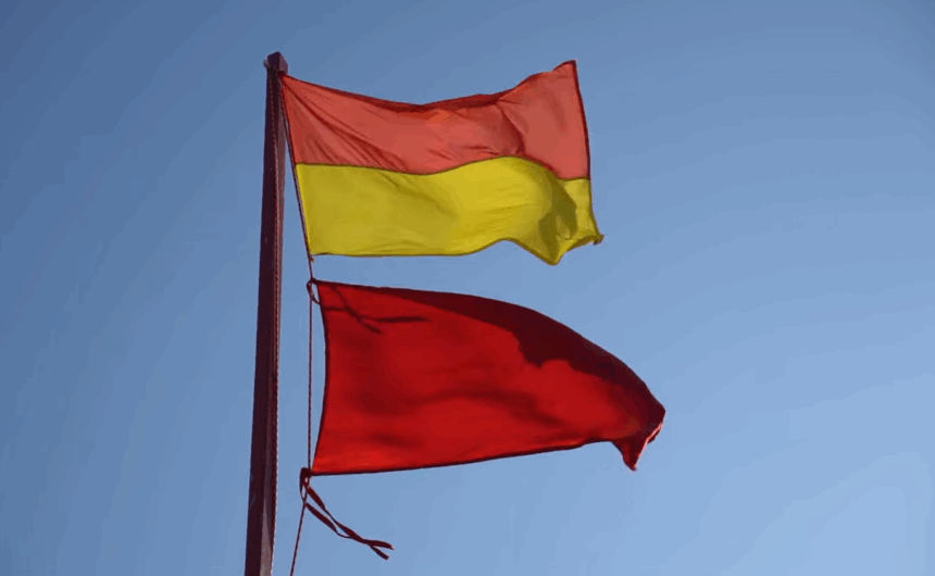 jandarmii si politistii patruleaza pe plajele din sudul litoralului unde astazi este arborat steagul rosu primele amenzi date in venus turistilor care i au ignorat pe salvamari 68a46171a374f