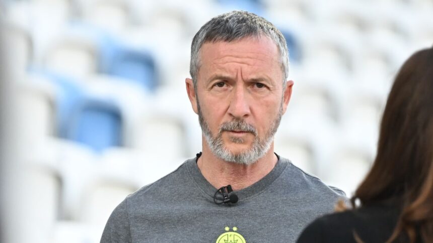 jucatorul aparat cu dintii de meme daca esti suporter nu inseamna ca te si pricepi la fotbal 68a44bda0cceb