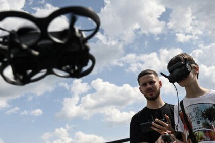 lituania va antrena copii in utilizarea dronelor pentru a contracara amenintarea rusiei instructia va incepe cu copii de 8 10 ani 689d868fdabaa