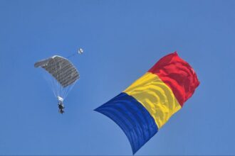 live foto video black sea airshow la aeroportul international mihail kogalniceanu spectacol pe cer spre bucuria miilor de spectatori 688e0ede54403