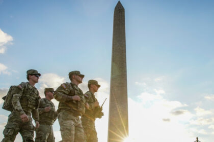 militarii din garda nationala mobilizati la washington vor purta in curand arme anunta pentagonul 68a8ced10b4ed