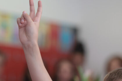 ministerul educatiei propune noi reguli pentru bursele scolare ale elevilor ce prevede proiectul 689d9cc37e3b1