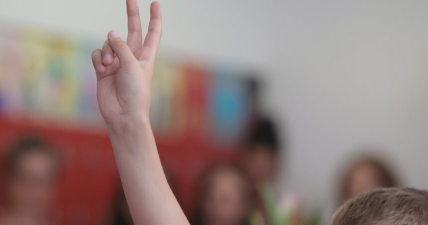 ministerul educatiei propune noi reguli pentru bursele scolare ale elevilor ce prevede proiectul 689d9cc37e3b1