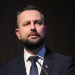ministrul apararii polonez compara situatia din tara sa cu cea din romania dupa ce un obiect a explodat intr un lan de porumb 68a5a9c11af63