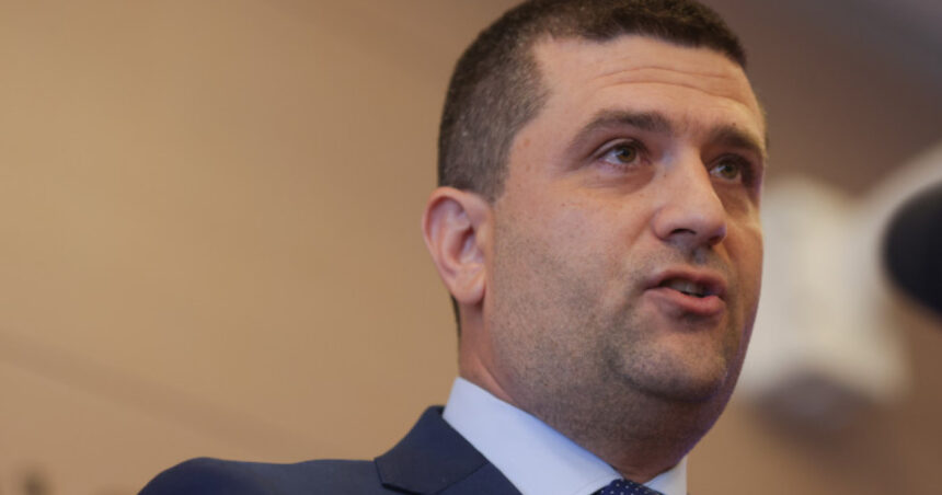 ministrul radu miruta reintroduce obligatia ca persoanele care intra intr o fabrica de armament sa fie autorizate de minister 689104b1ef0ac