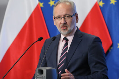 moarte tradatorilor patriei fostul ministru polonez al sanatatii a fost batut din cauza masurilor sale din pandemia de covid 19 68b04fa55ce65