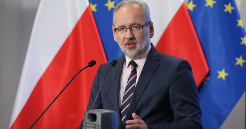 moarte tradatorilor patriei fostul ministru polonez al sanatatii a fost batut din cauza masurilor sale din pandemia de covid 19 68b04fa55ce65