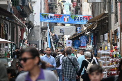 napoli este mort cum distruge turismul excesiv centrul istoric al oraselor din italia vechile cartiere sunt mall uri in aer liber 68b139a821412