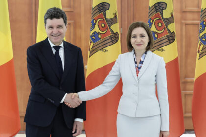 nicusor dan vizita in republica moldova de ziua limbii romane presedintele participa la evenimentul marea dictare nationala 68b3e590a3d9b