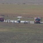 o aeronava scoala a avut probleme la aterizare pe aeroportul tuzla pilotul a reusit sa ajunga in siguranta la sol 68a5cb90718d7