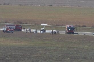 o aeronava scoala a avut probleme la aterizare pe aeroportul tuzla pilotul a reusit sa ajunga in siguranta la sol 68a5cb90718d7