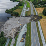 o alunecare de teren a distrus o portiune de autostrada si zeci de metri de cale ferata in norvegia un om a murit 68b3470ed86cb