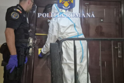 o femeie de 44 ani injunghiata mortal de sotul ei in craiova in fata fetitei lor barbatul a murit apoi dupa ce a sarit de la etaj 68a729282edb5