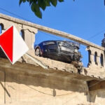 o masina a rupt balustrada si a fost aproape de a cadea in raul bega de pe un pod din timisoara accidentul posibil facut intentionat 68978c1620a3f