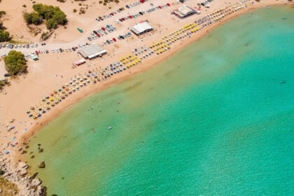 o turista britanica a disparut misterios de pe sezlong pe o plaja din grecia autoritatile desfasoara cautari pe mare si pe uscat 6891d4cb533d1