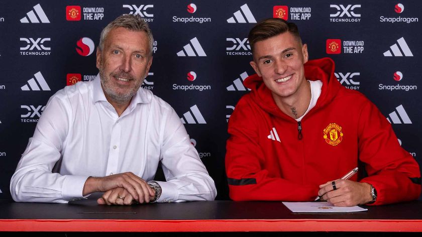 oficial manchester united si a prezentat atacantul de 85 de milioane de euro 68971e2c94a9c
