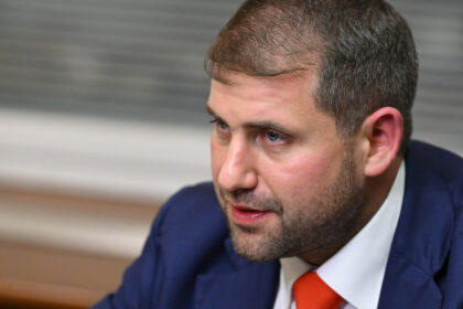 oligarhul fugar ilan sor promite 3 000 de dolari pe luna protestatarilor antiguvernamentali din moldova reactia politiei 689a2eff2361b
