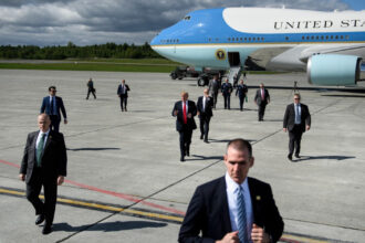 om pentru om arma pentru arma culisele uriasei operatiuni de pregatire a intalnirii dintre putin si trump in alaska 689f11bd46fa7